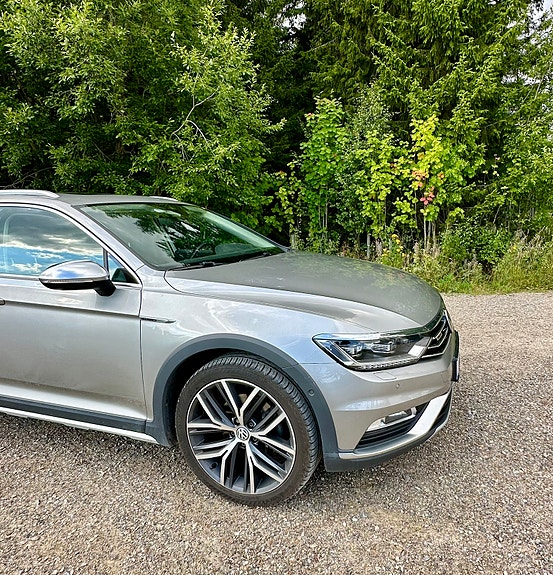 Volkswagen Passat Alltrack 3 of 13