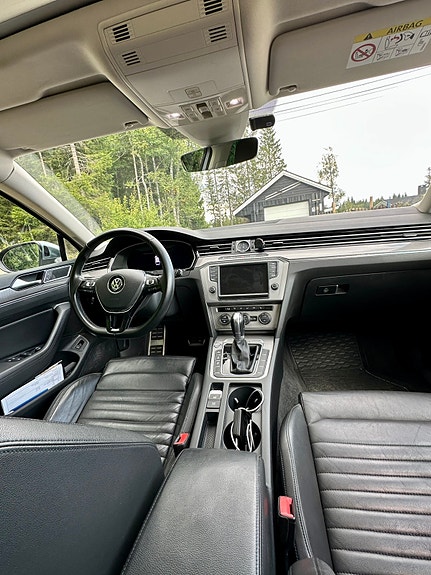 Volkswagen Passat Alltrack 9 of 13