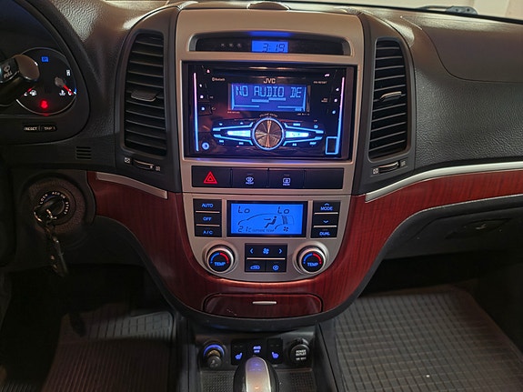 Hyundai Santa Fe 27 of 30