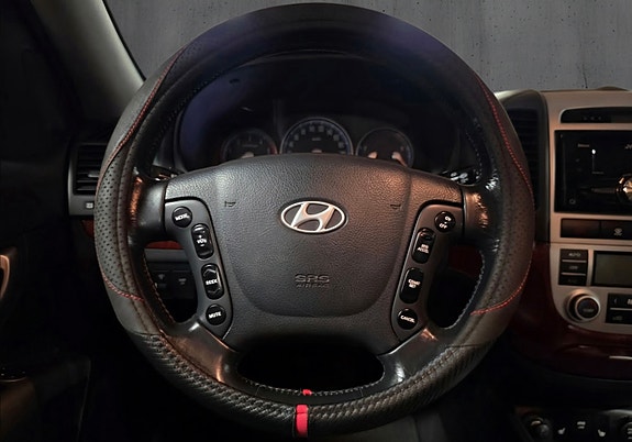 Hyundai Santa Fe 16 of 30
