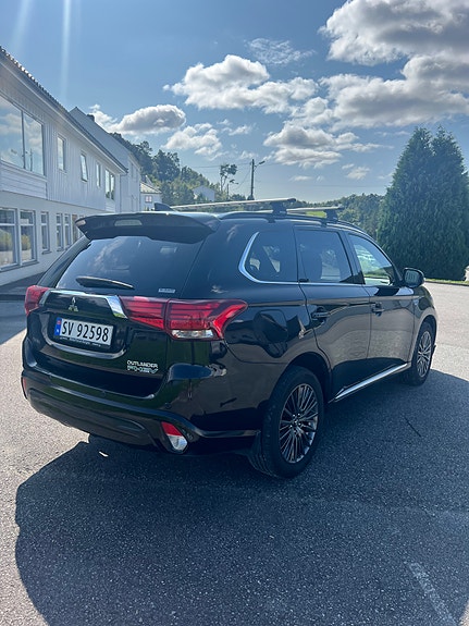 Mitsubishi Outlander 2 of 21