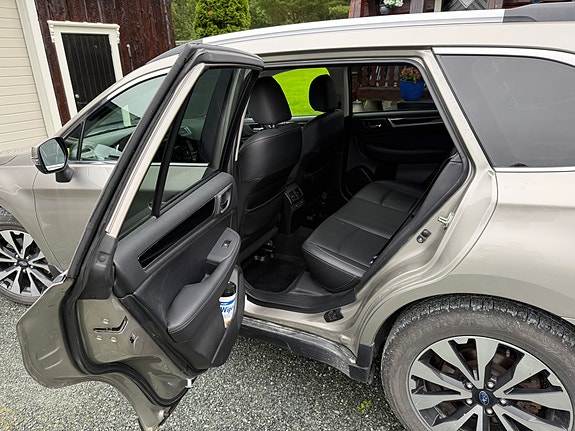 Subaru Outback 9 of 17