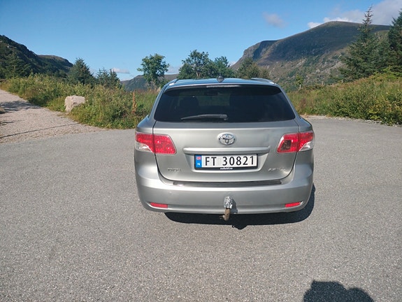 Toyota Avensis 4 of 15