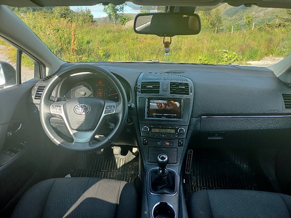 Toyota Avensis 6 of 15