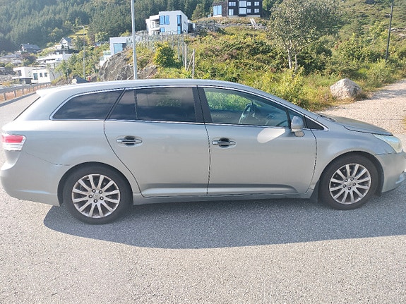 Toyota Avensis 3 of 15