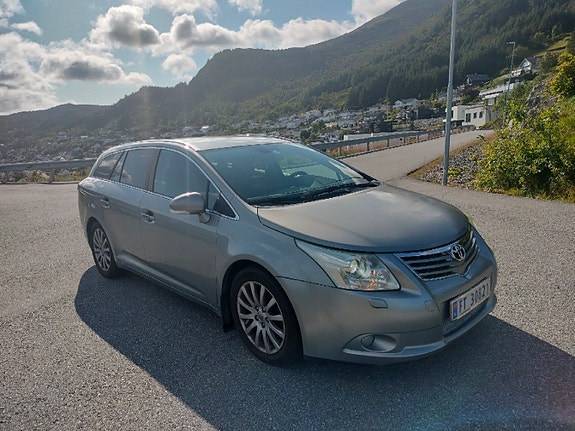 Toyota Avensis 2 of 15