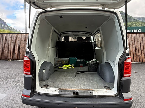 Volkswagen Transporter 9 of 21