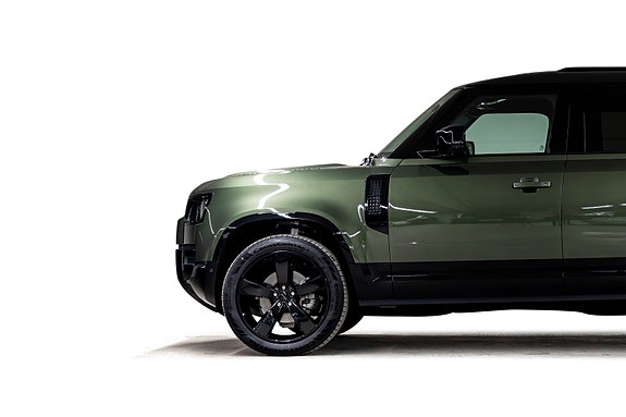Land Rover Defender 110 8 of 30