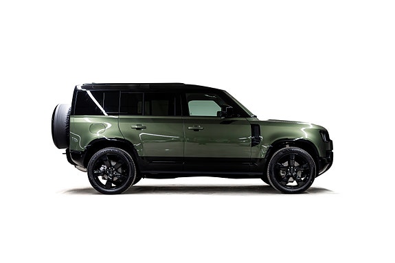 Land Rover Defender 110 10 of 30