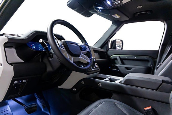 Land Rover Defender 110 18 of 30