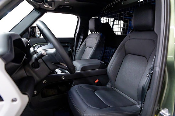 Land Rover Defender 110 20 of 30