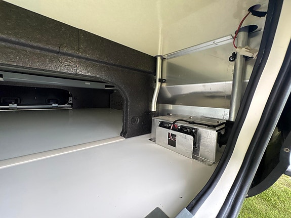 Hymer B 880 ML 2x SOLCELLE / 2 X LITHIUM / INVERTER / HYD LABBER / ++ 11 of 30
