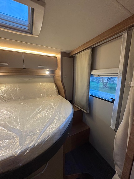 Knaus Live Wave 700 MX 10 års fuktgaranti / Senkeseng / 9 trinnskasse / ++ 25 of 30
