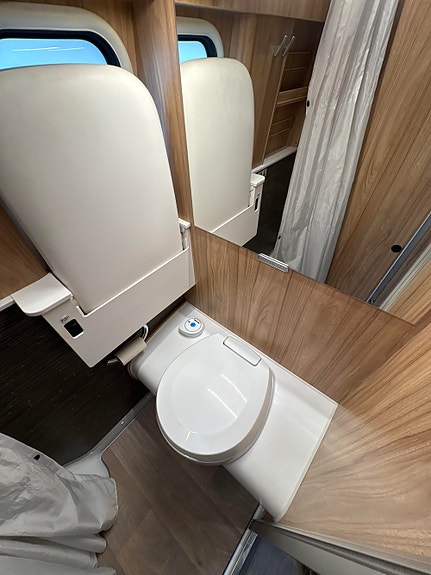 Hymer Grand Canyon S DIESEL TRUMA / BAKHJULSDRIFT / KROK / MERCHEDES / SKINN 28 of 30