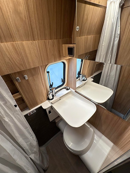 Hymer Grand Canyon S DIESEL TRUMA / BAKHJULSDRIFT / KROK / MERCHEDES / SKINN 26 of 30