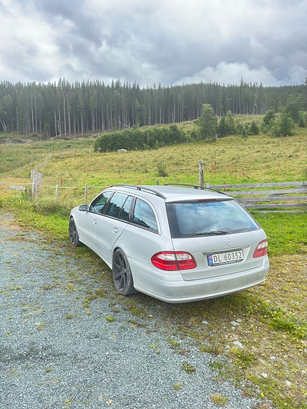 Mercedes-Benz E200 2 of 6
