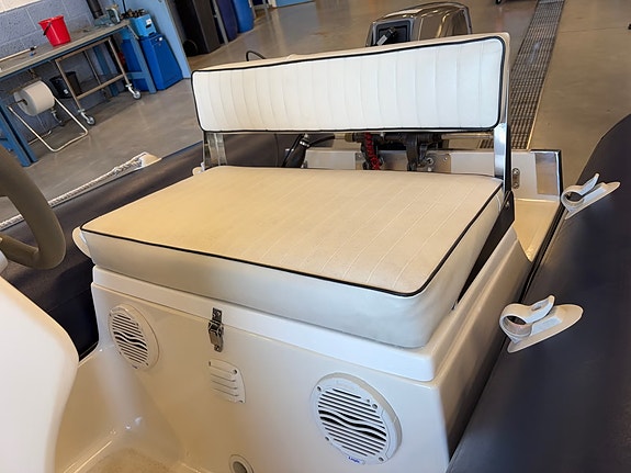 AVA 360 Rib med 9,9 (15) Thoatsu motor, med gaupen henger 17 of 17