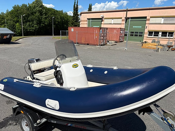 AVA 360 Rib med 9,9 (15) Thoatsu motor, med gaupen henger 16 of 17