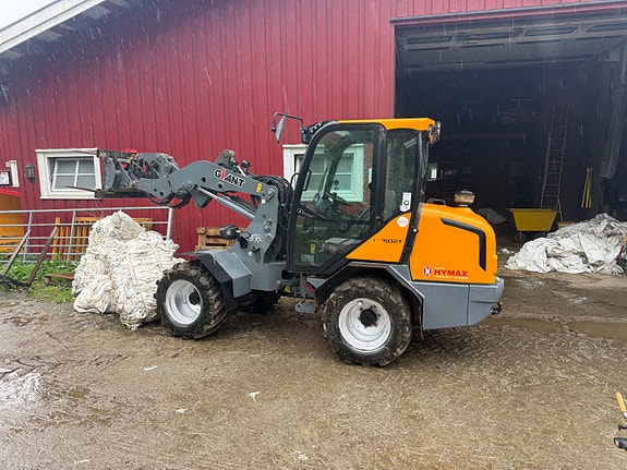Giant V4502 med SMS redskapsfeste