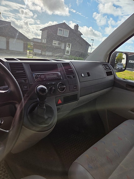 Volkswagen Transporter 9 of 18