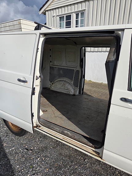Volkswagen Transporter 13 of 18