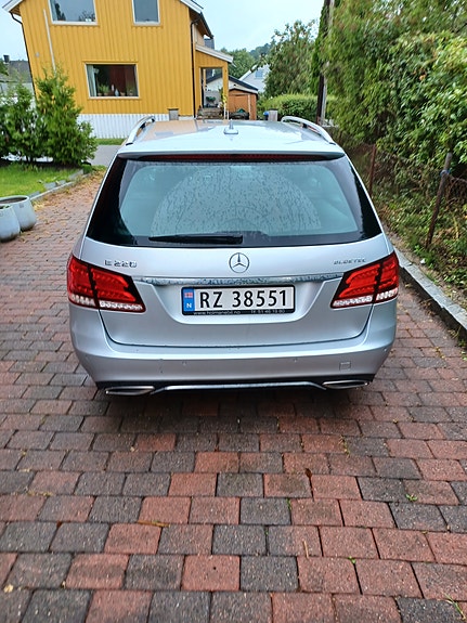 Mercedes-Benz E220 d 3 of 30