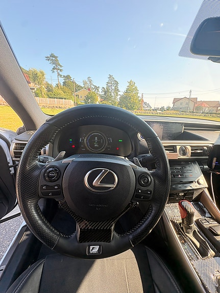 Lexus IS300h 17 of 30