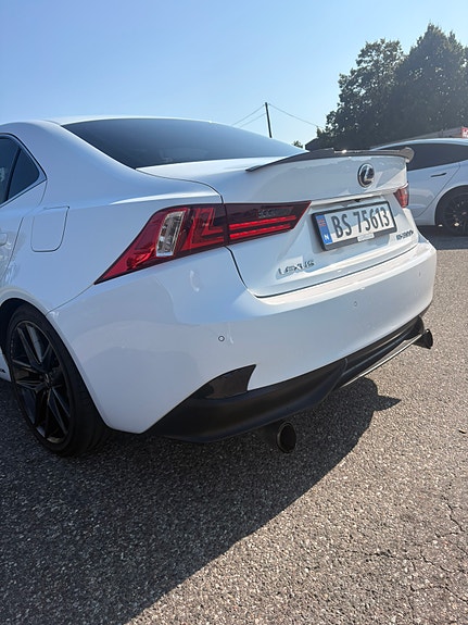Lexus IS300h 6 of 30