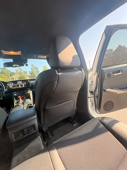 Lexus IS300h 16 of 30