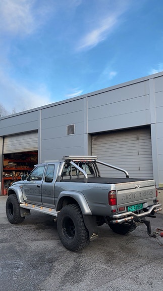 Toyota HiLux 3 of 18