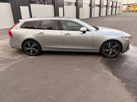 Volvo V90 2 of 30