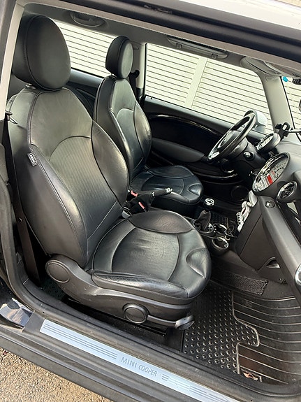 MINI Cooper 12 of 19