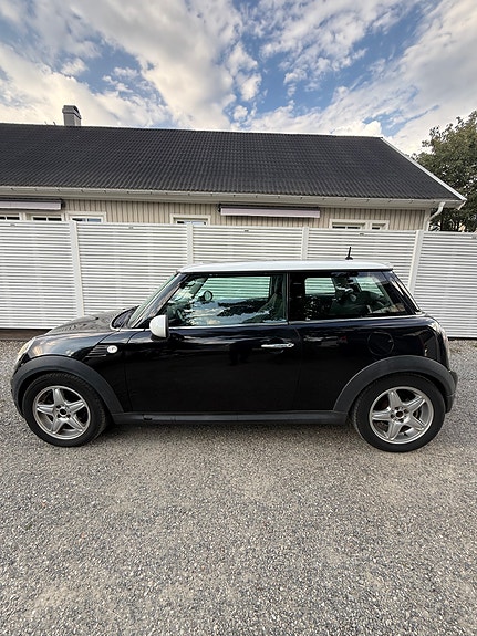 MINI Cooper 17 of 19