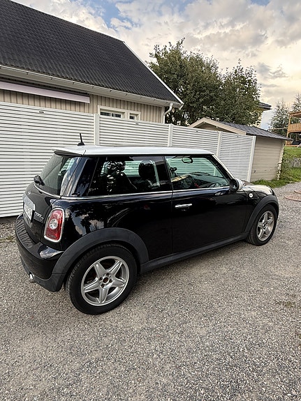MINI Cooper 16 of 19