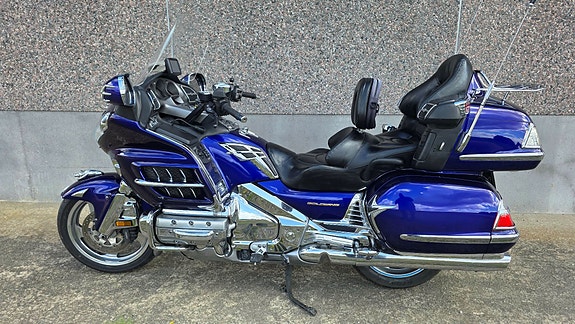 Honda GL 1800 Goldwing 2 of 11