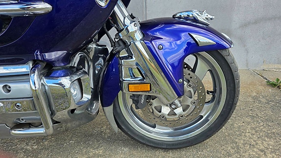 Honda GL 1800 Goldwing 4 of 11
