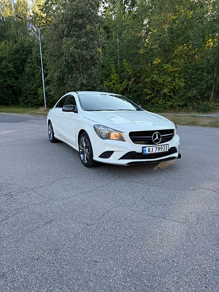 Mercedes-Benz CLA180 3 of 24