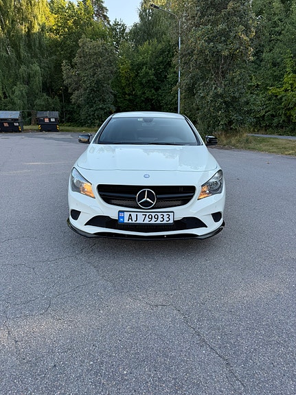 Mercedes-Benz CLA180 2 of 24