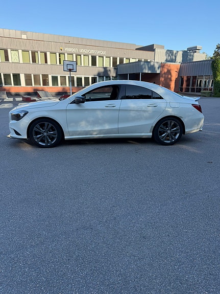 Mercedes-Benz CLA180 4 of 24