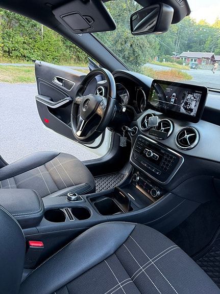 Mercedes-Benz CLA180 11 of 24