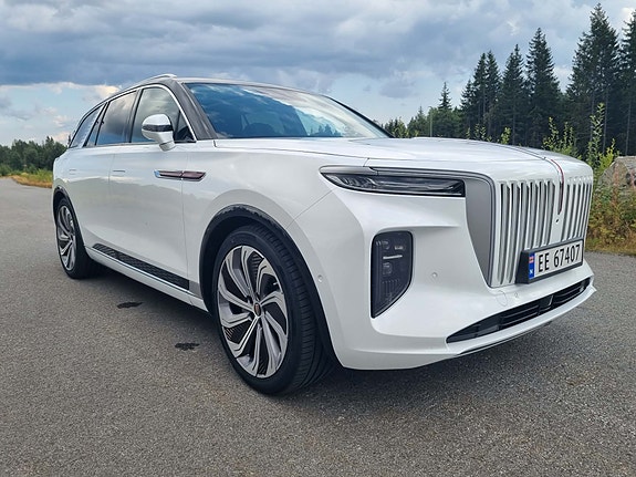 Hongqi E-HS9 2 of 30