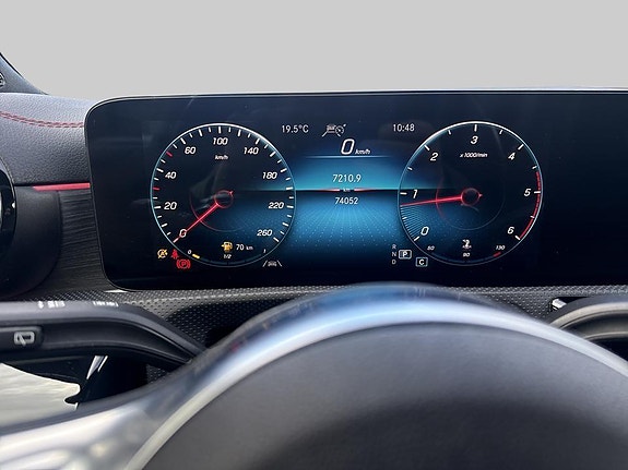 Mercedes-Benz CLA200 d 9 of 16