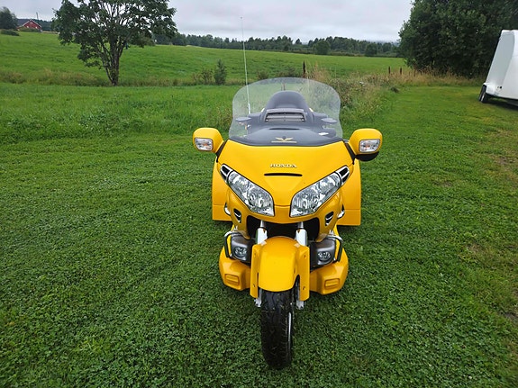 Honda GL 1800 Goldwing 3 of 12