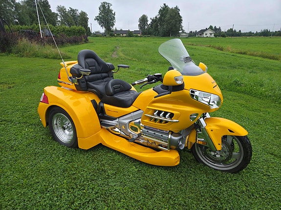 Honda GL 1800 Goldwing 2 of 12