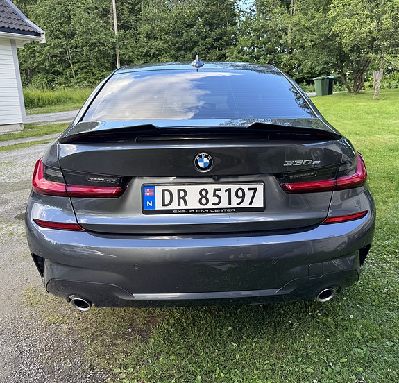 BMW 330e 4 of 11