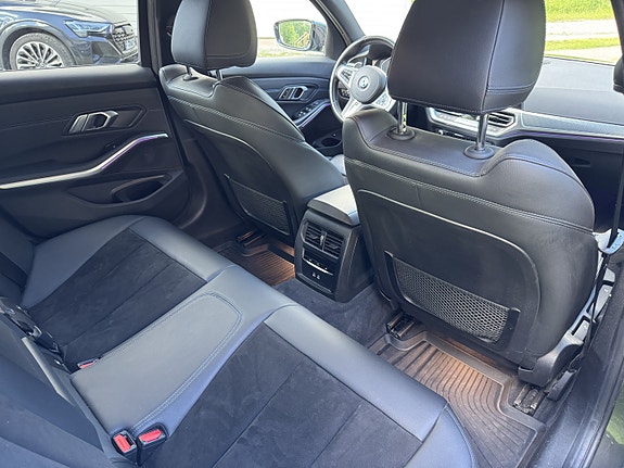 BMW 330e 11 of 11