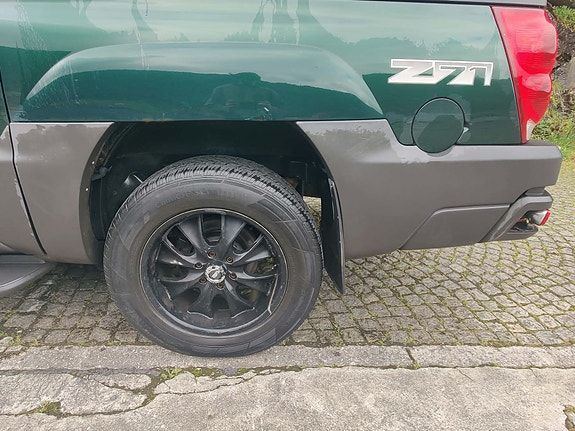 Chevrolet Avalanche 8 of 14