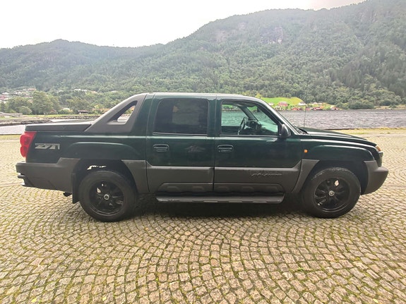 Chevrolet Avalanche 4 of 14