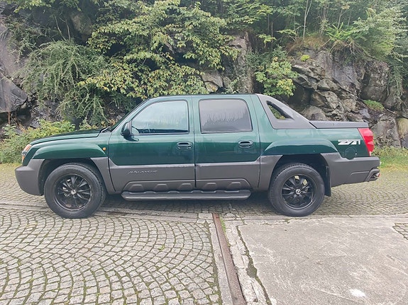 Chevrolet Avalanche 2 of 14