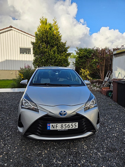 Toyota Yaris 2 of 23